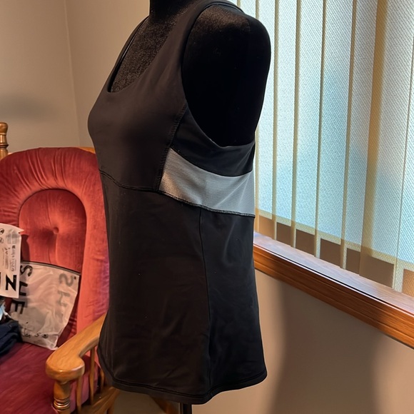 Athleta Work out tank top - size medium - Picture 2 of 7